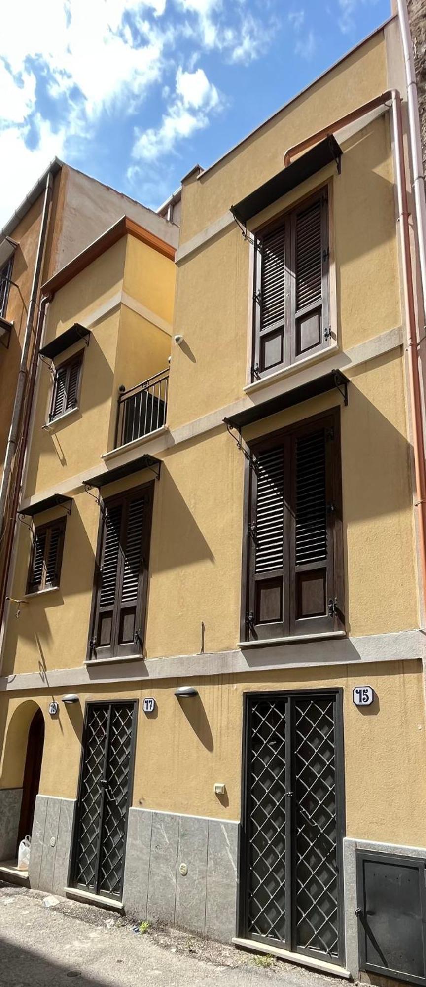 Maquedino Holiday Home & Terrace - Cozy Central Loft Παλέρμο Εξωτερικό φωτογραφία
