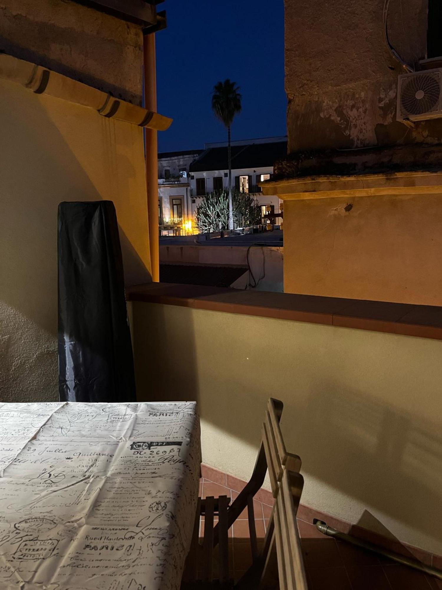 Maquedino Holiday Home & Terrace - Cozy Central Loft Παλέρμο Εξωτερικό φωτογραφία